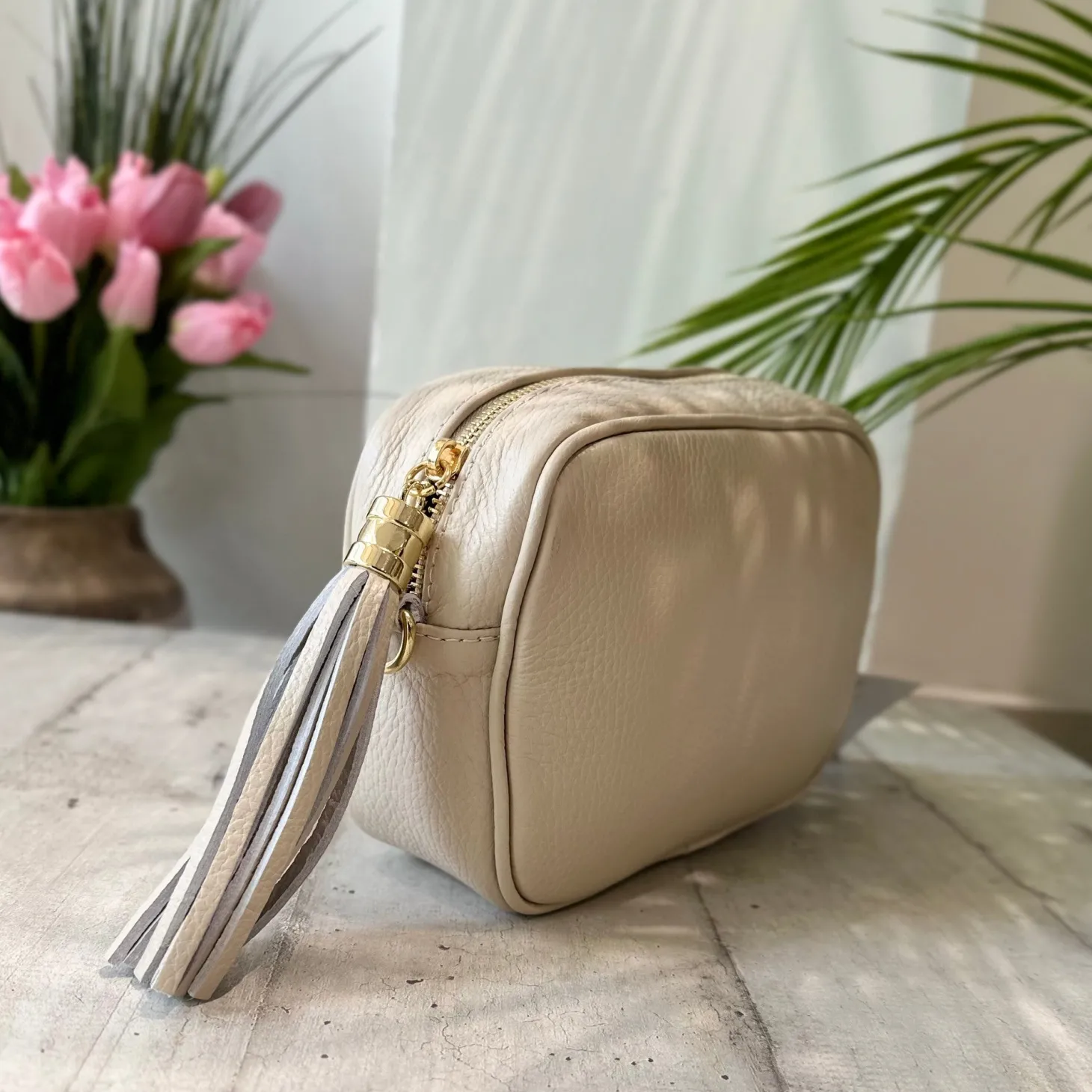 Borsa Beige a tracolla tinta unita con nappina in Vera Pelle