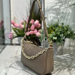 Borsa in Pelle Classica Taupe con Catena a Spalla
