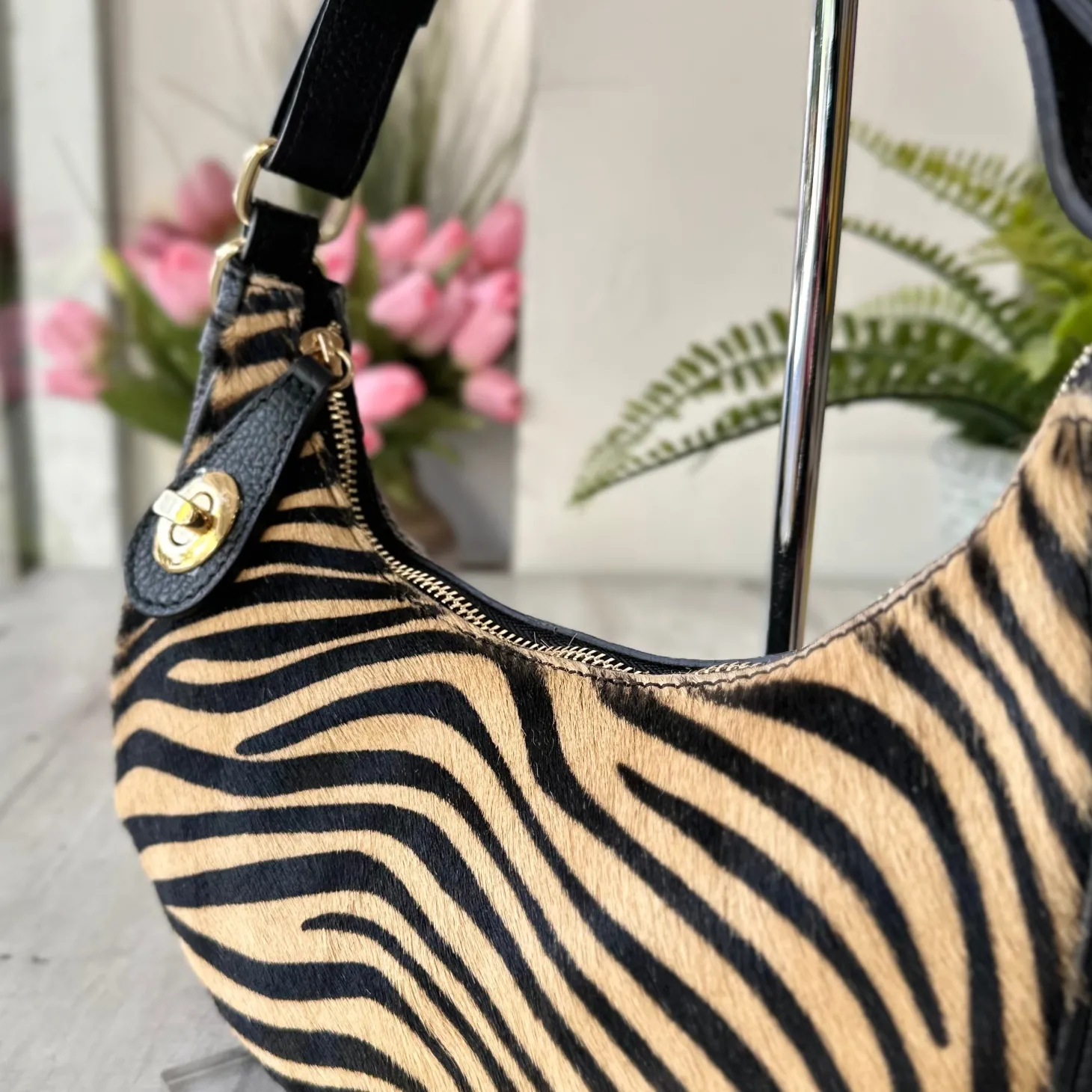 Borsa Molly Vera Pelle Mezzaluna a Spalla in Cavallino Zebra