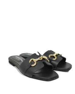 Ciabattine in Vera Pelle con Accessorio Dorato Nere