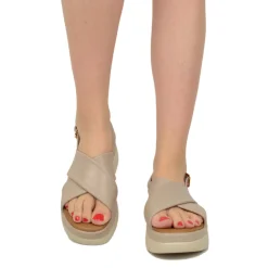 Sandali Donna Cipria con fasce incrociate e Suola in Memory Foam