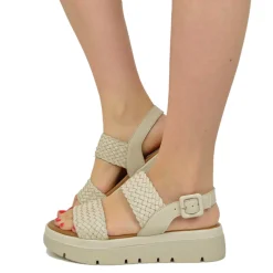 Sandali Intrecciati in Pelle color Beige e Suola in Memory Foam