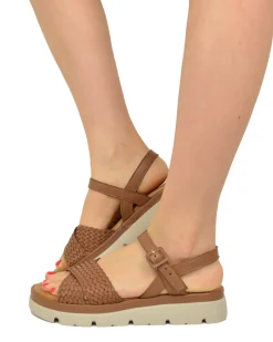 Sandali Intrecciati in Vera Pelle color Cuoio e Suola in Memory Foam