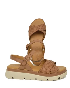 Sandali Intrecciati in Vera Pelle color Cuoio e Suola in Memory Foam