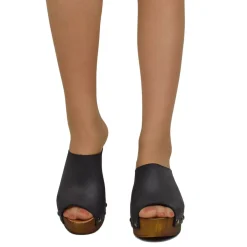 Zoccolo Donna in Pelle Ingrassata Neri con Fondo in Simil Legno