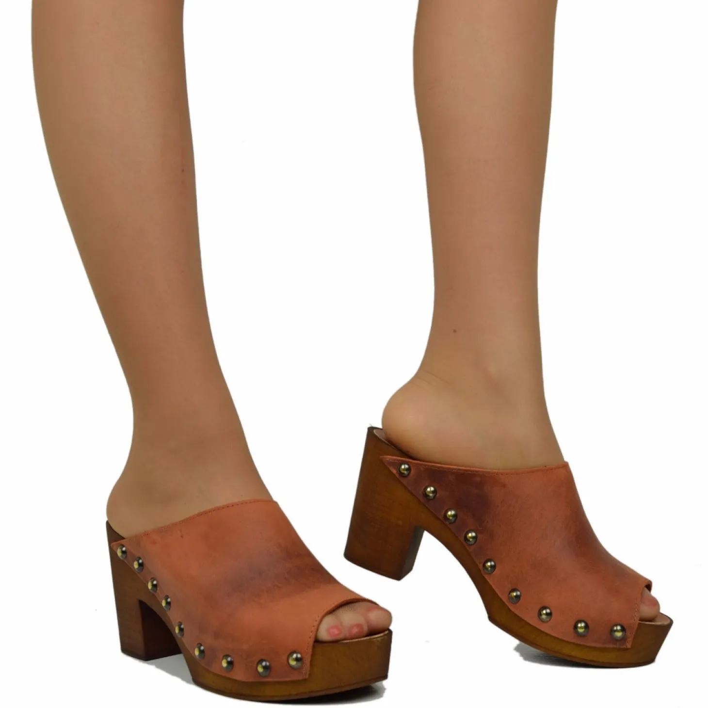 Zoccolo Donna in Pelle Ingrassata in color Daino Made in Italy