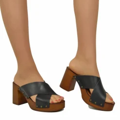 Zoccolo Donna in Pelle Ingrassata Neri con Fondo in Simil Legno